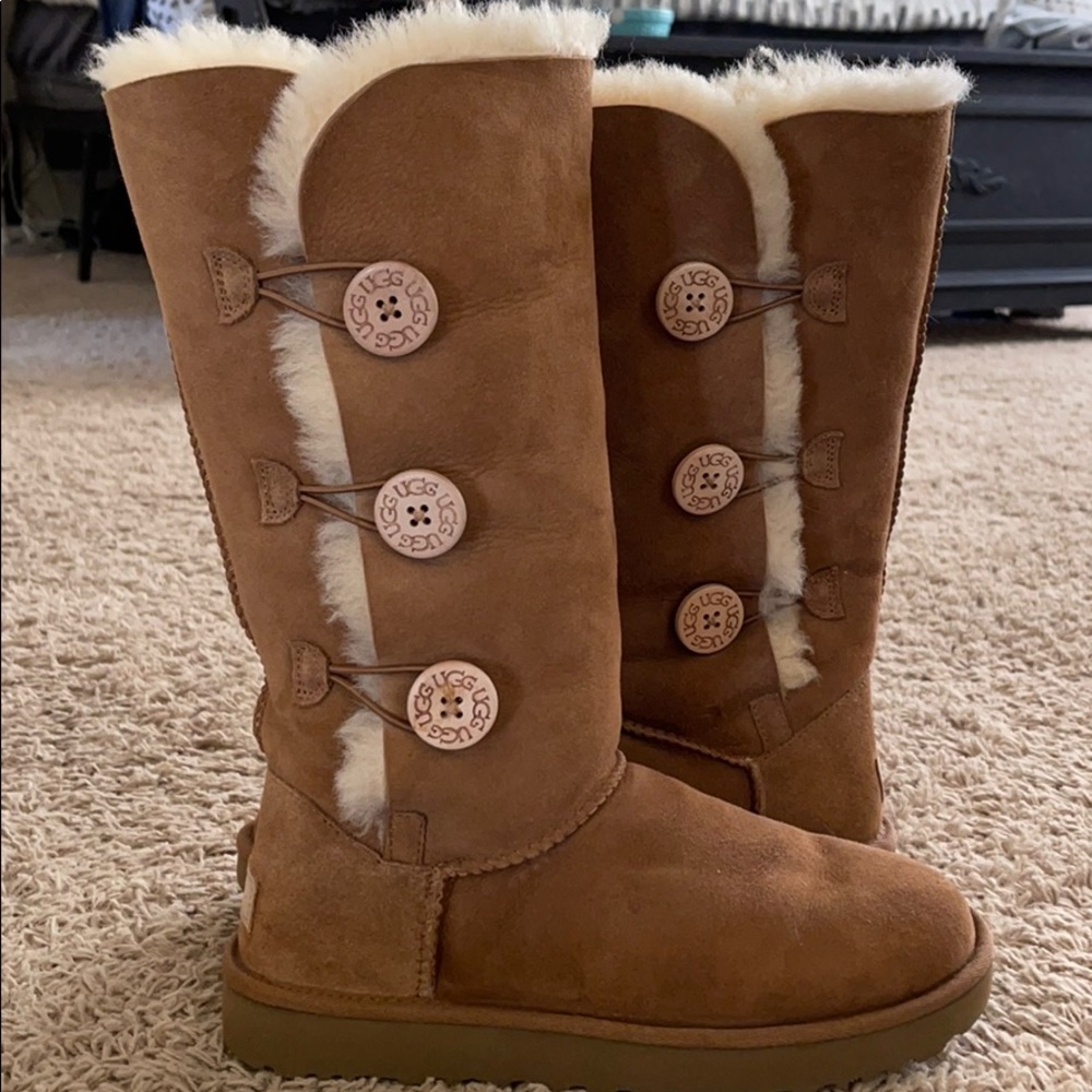 UGG BAILEY BUTTON TRIPLET